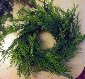 how to make a christmas wreath