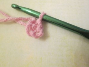 crocheted flower tutorial step 1