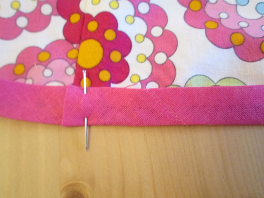 10 top tips to make sewing projects easier how to sew on bias binding