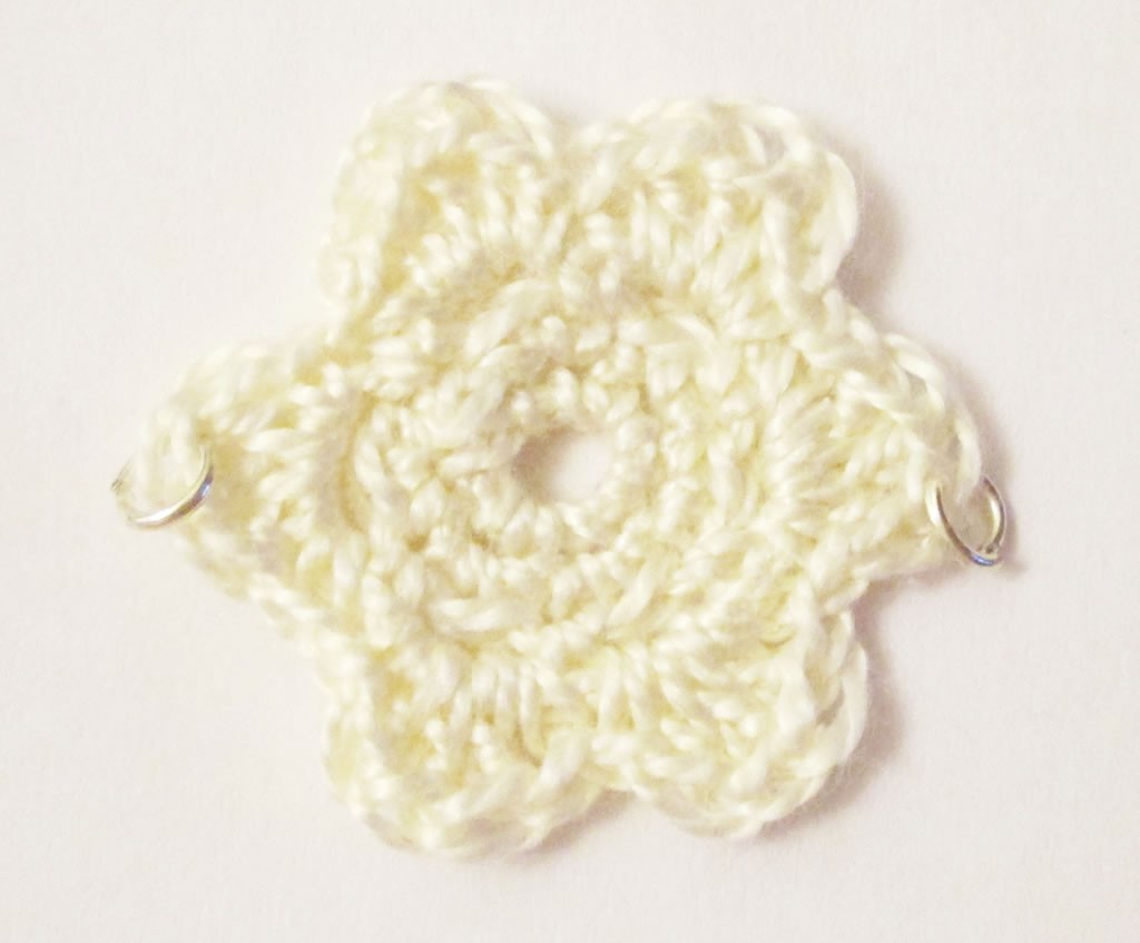 crocheted flower necklace tutorial