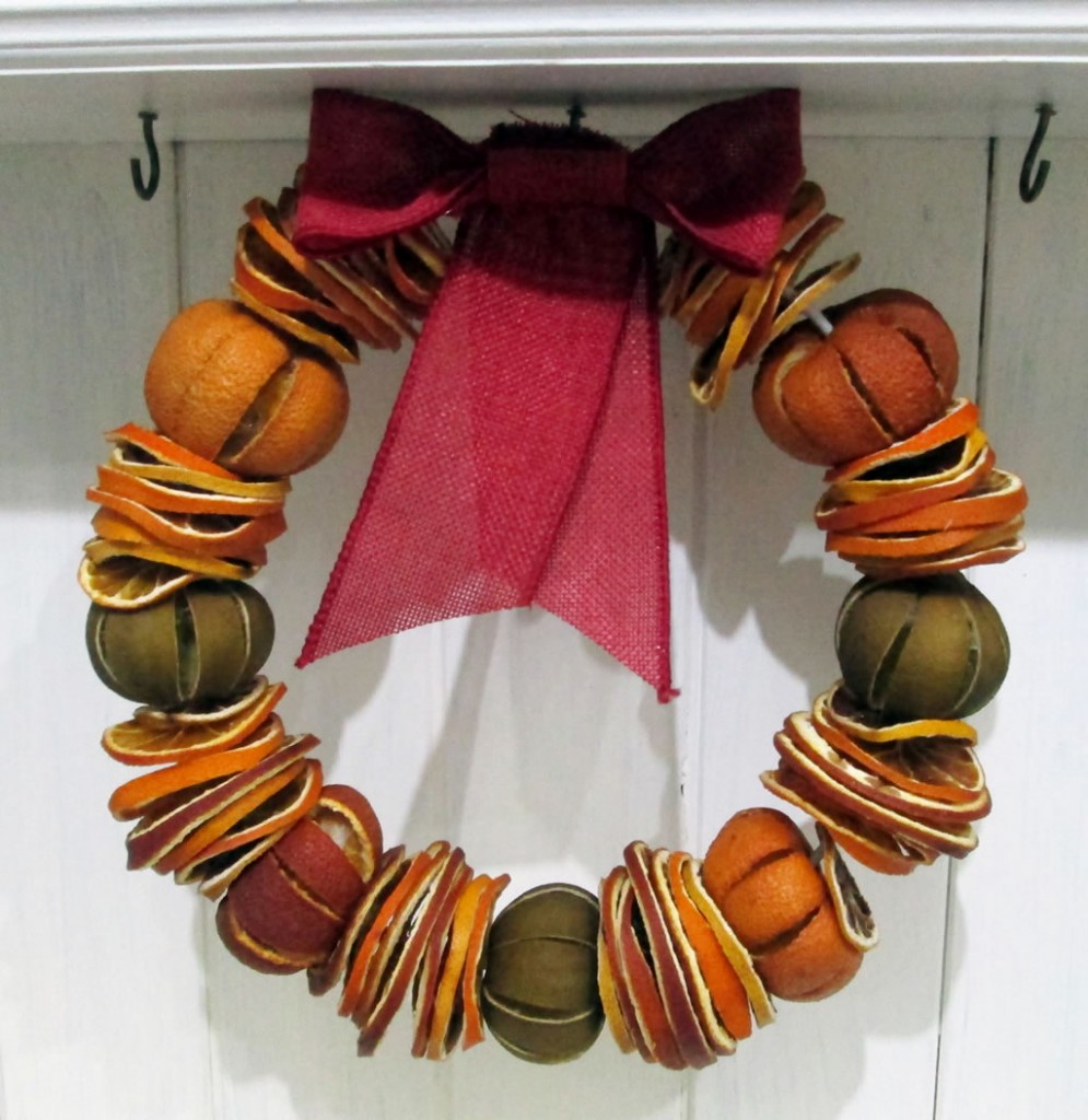 dried fruit wreath, citrus wreath, natural christmas using dried fruit for christmas decorations