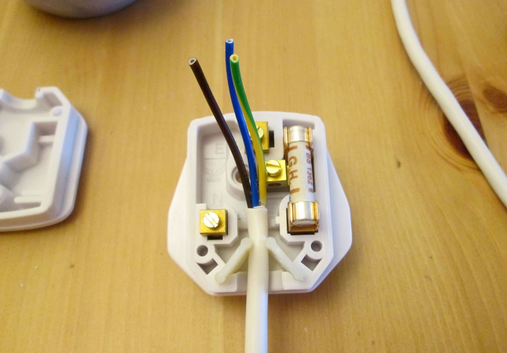 hoe to recover a lampshade rewire a plug