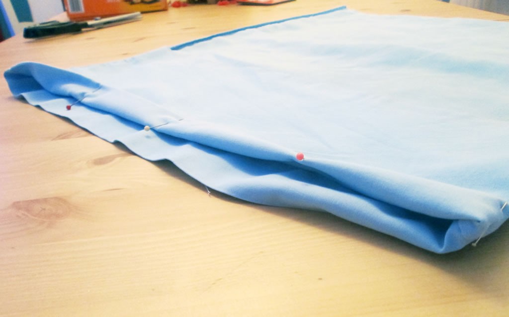 how to make a drawstring bag from a pillowcase