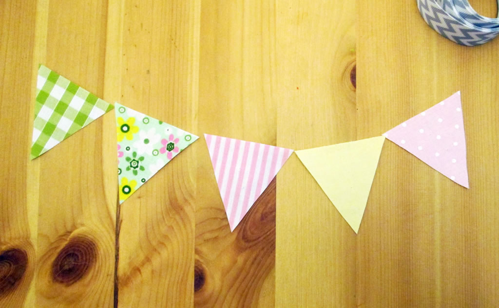 how to make a spring wreath with bunting