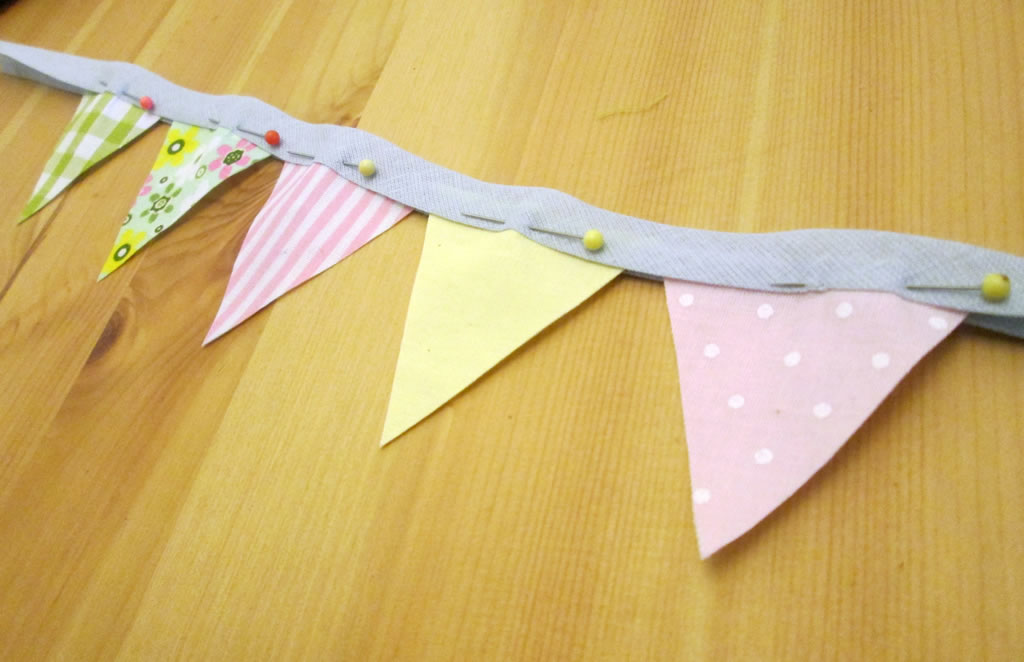 how to make a spring wreath with bunting