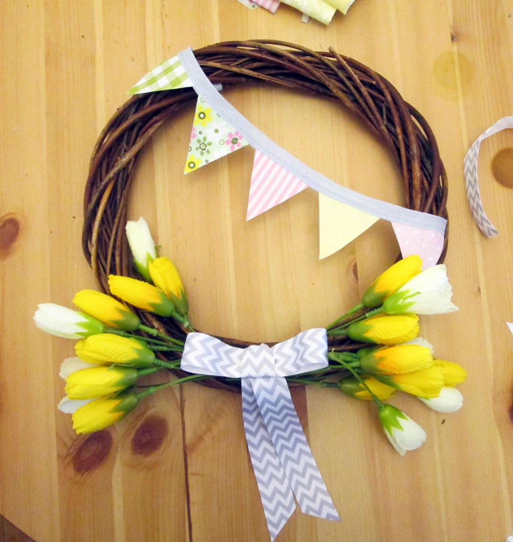 how to make a spring wreath with bunting