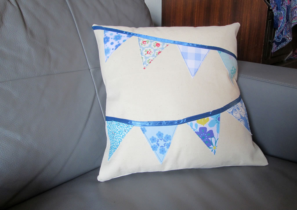 how to make a bunting cushion