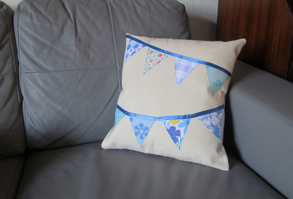 how to make a bunting cushion