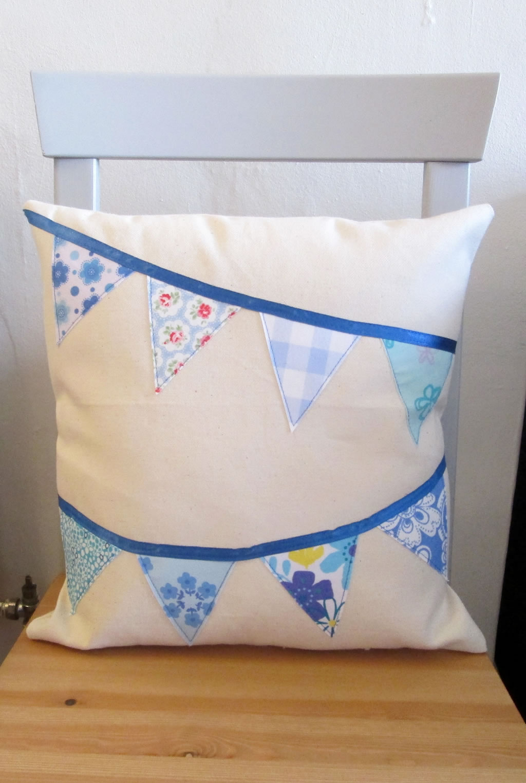 how to make a bunting cushion