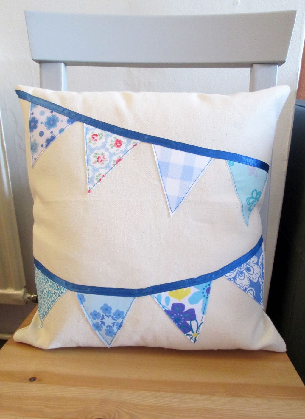 how to make a bunting cushion