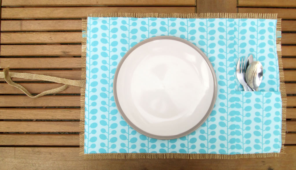 how to make a burlap picnic placemat