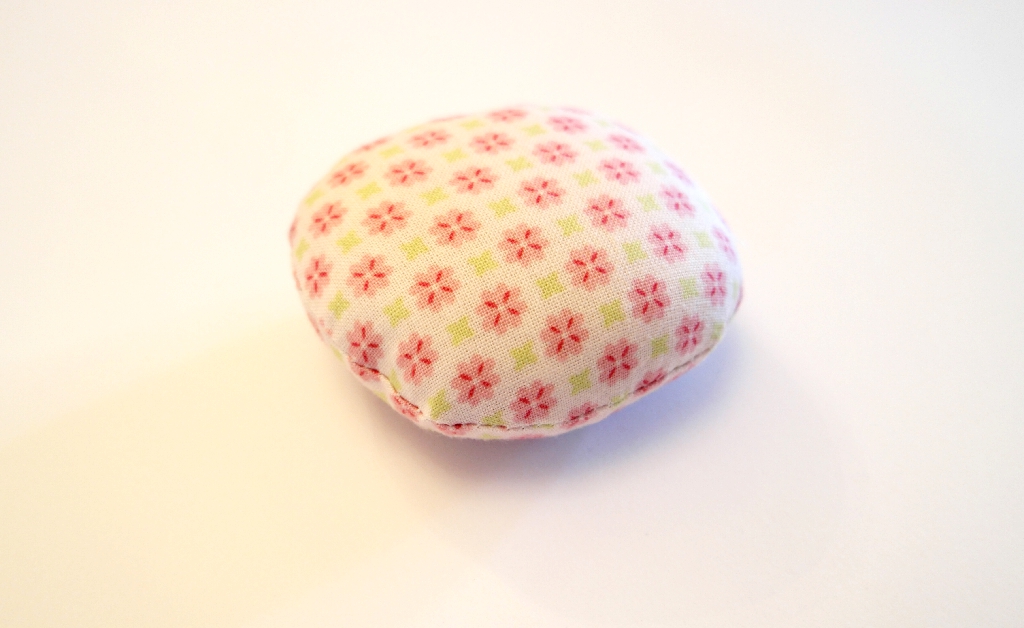 how to make a wrist pincushion tutorial 