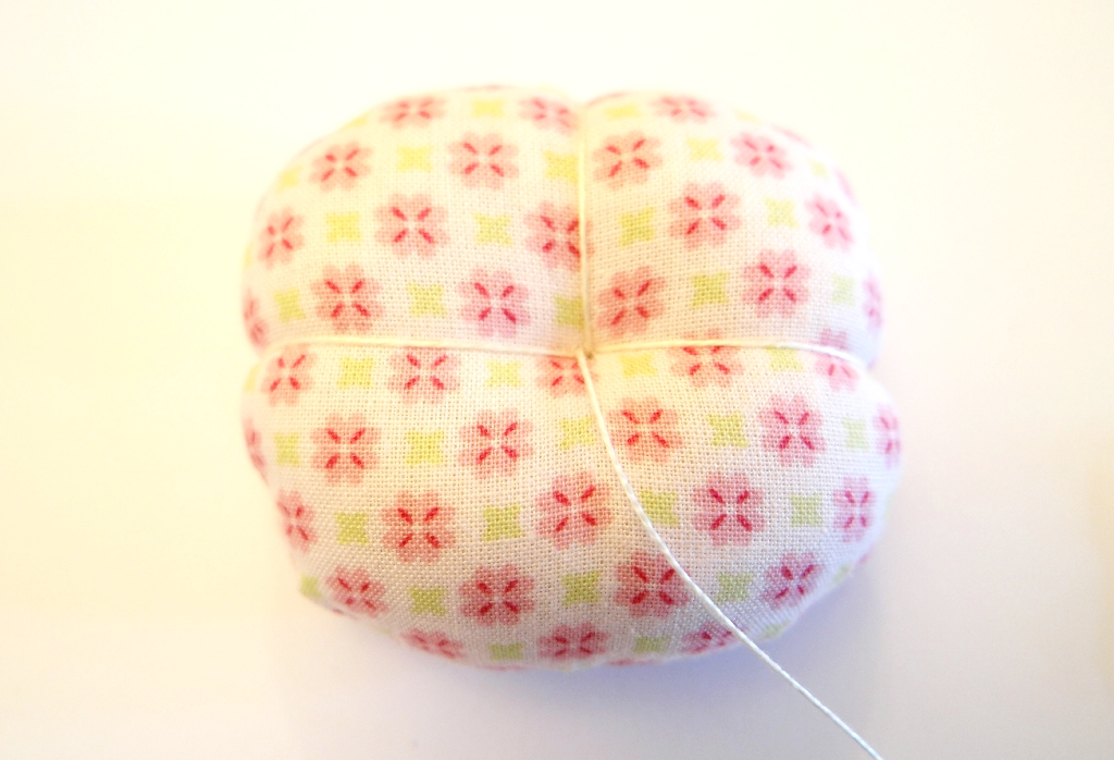 how to make a wrist pincushion tutorial