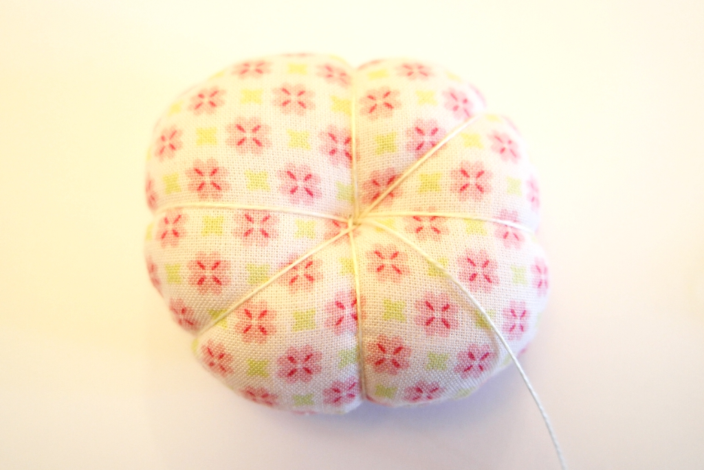 how to make a wrist pincushion tutorial 