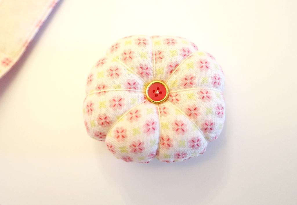 how to make a wrist pincushion tutorial 