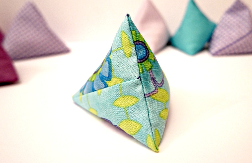 DIY Sewing Pattern Weights / Easy Triangular Fabric Weights (VIDEO) ⋆ Hello  Sewing