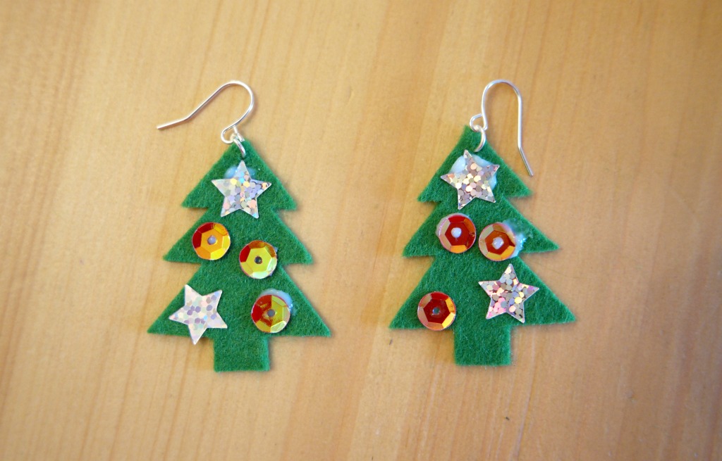 very easy diy christmas earrings christmas tree earrings tutorial how to