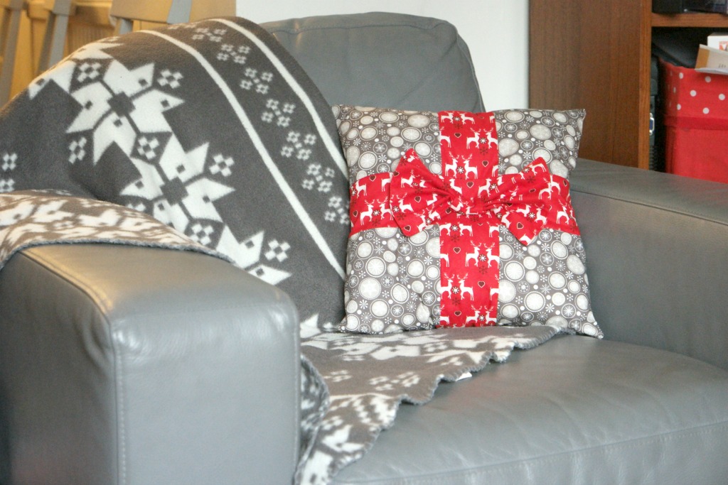 how to sew christmas cushion present tutorial diy