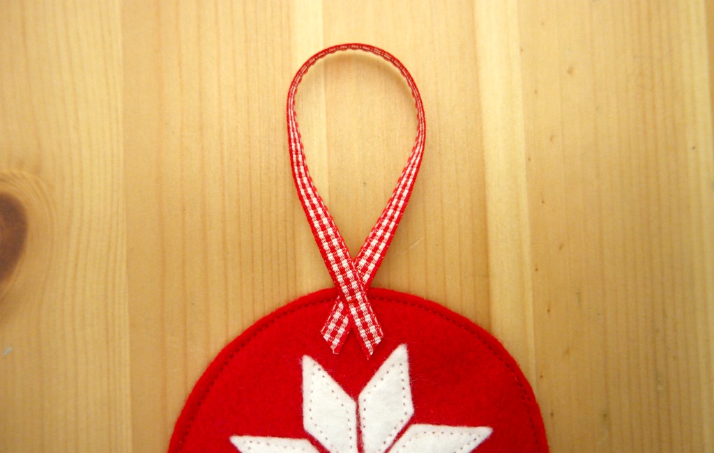 diy scandinavian style christmas decorations felt bauble star