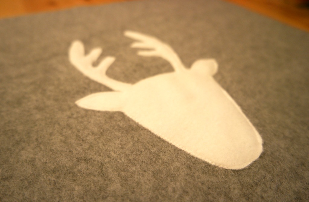 diy reindeer christmas cushion tutorial