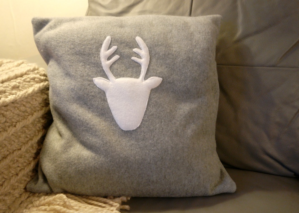 diy reindeer christmas cushion tutorial