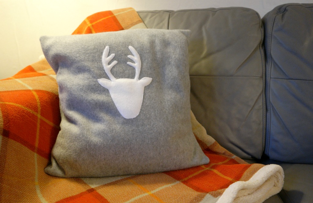 diy reindeer christmas cushion tutorial finished cushion 1