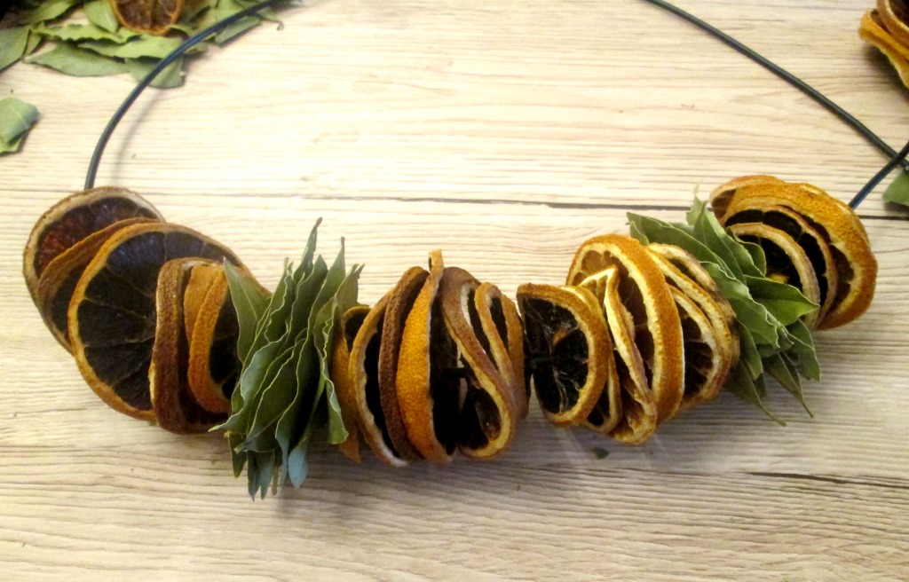 how to make a dried citrus wreath