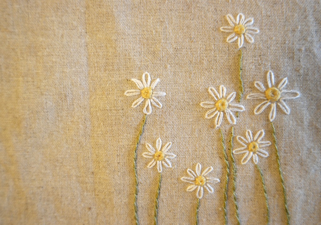 how to sew lazy daisy stitch