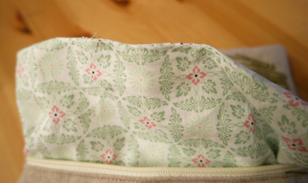 how to sew a pouch with a zip embroidered daisy pouch purse