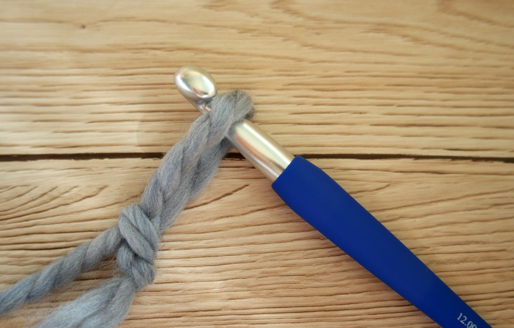 How to crochet Solomon's knots