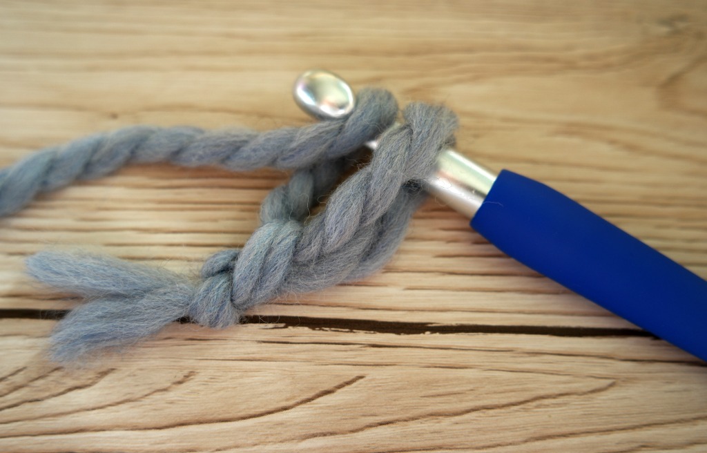 How to crochet Solomon's knots