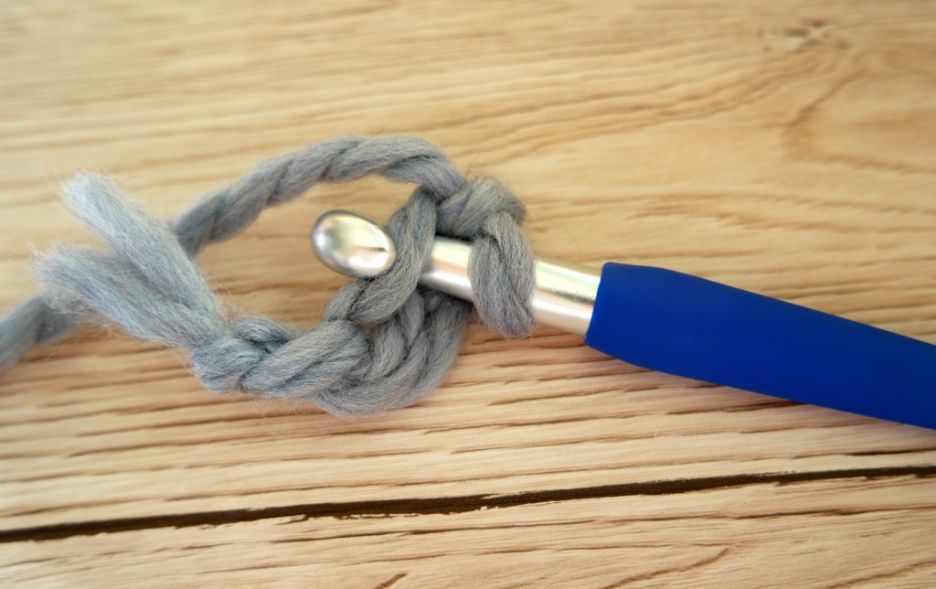 How to crochet Solomon's knots