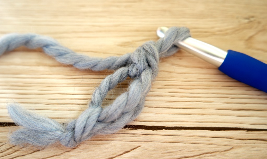 How to crochet Solomon's knots