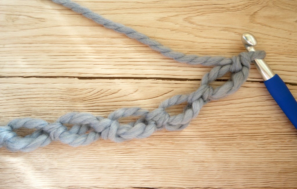 How to crochet Solomon's knots