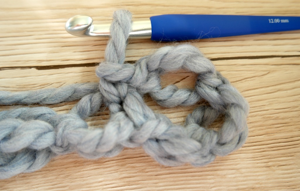 How to crochet Solomon's knots