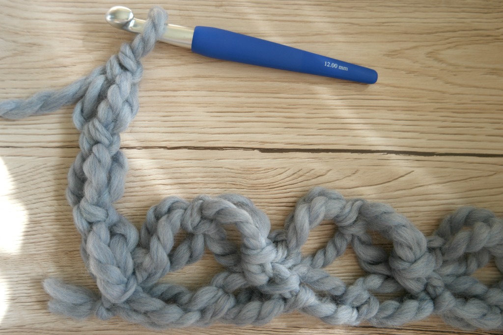 How to crochet Solomon's knots