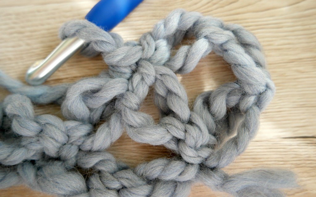 How to crochet Solomon's knots