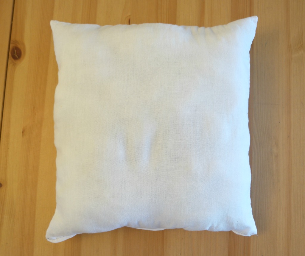 how to upcycle an old pillow into a cushion