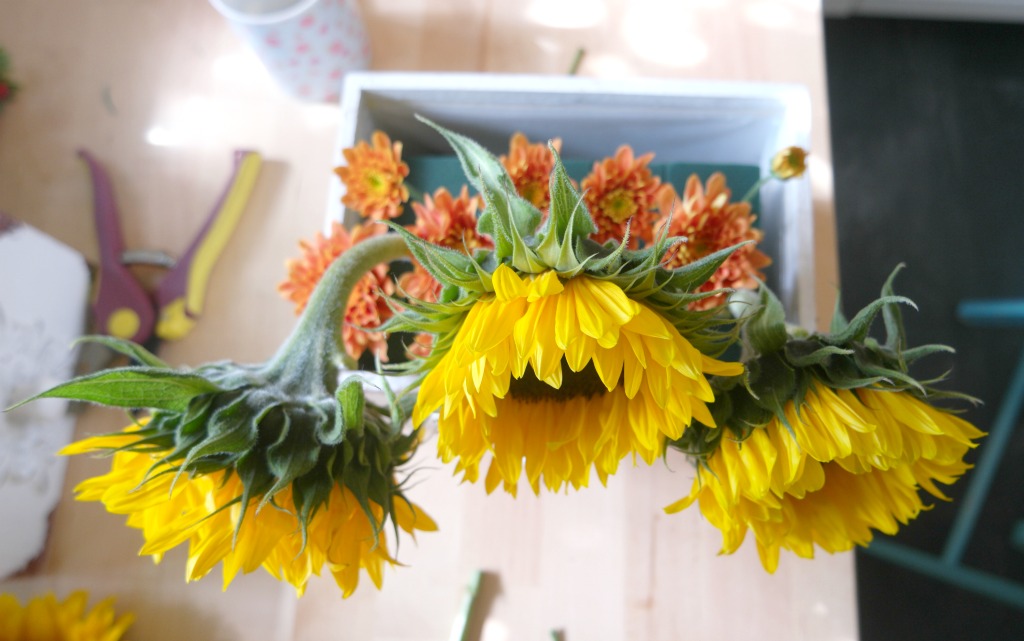 easy diy autumn flower arrangement