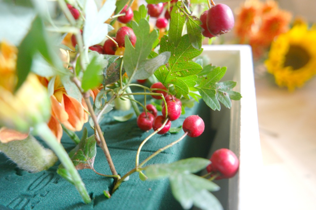 easy diy autumn flower arrangement