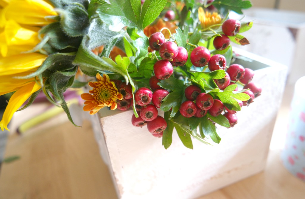 easy diy autumn flower arrangement