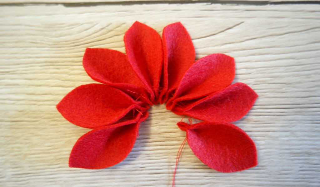 how to make felt poinsettias 