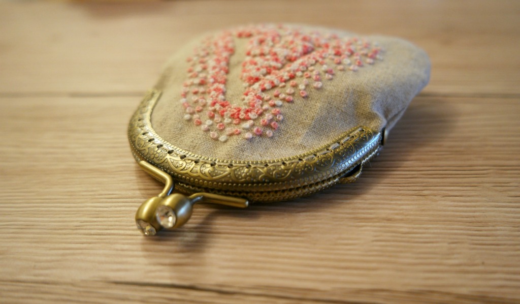 negative space embroidery clasp purse