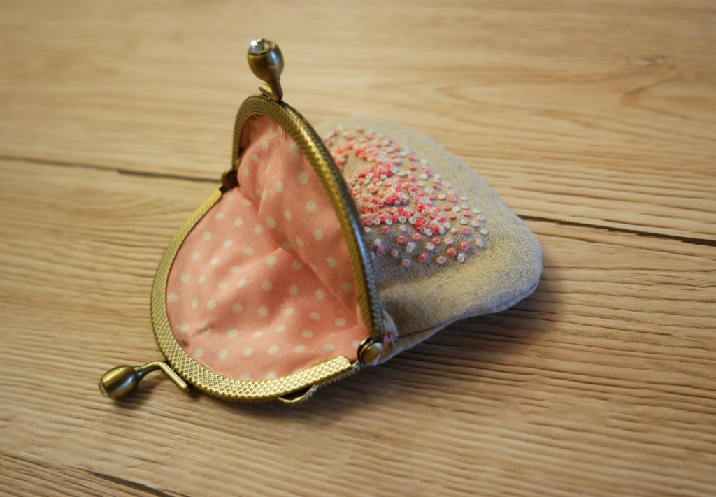 negative space embroidery clasp purse