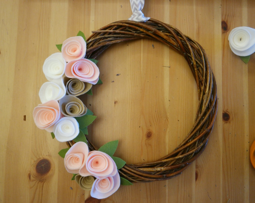 easy diy felt flower wreath 