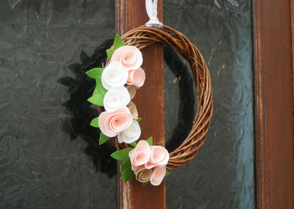 easy diy felt flower wreath 