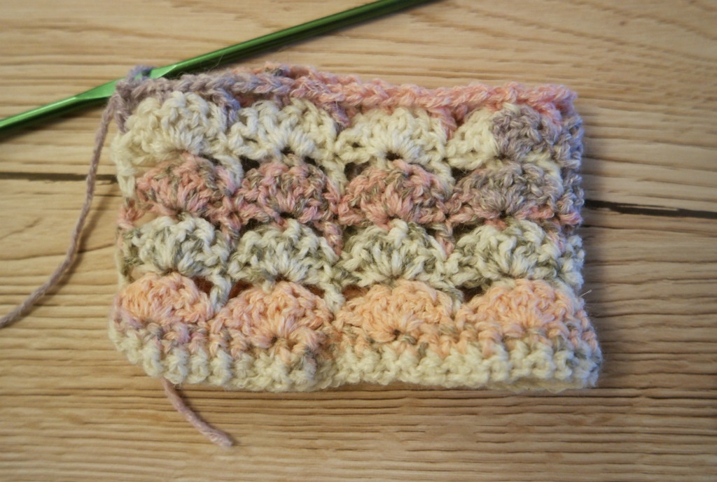 shell stitch crocheted mug cosy tutorial