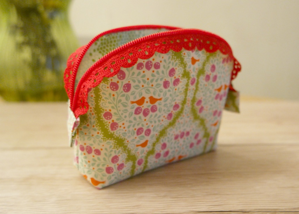 easy lace zip purse tutorial