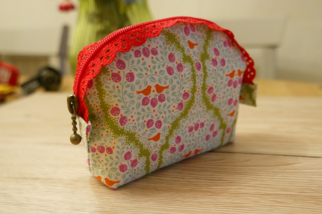 easy lace zip purse tutorial