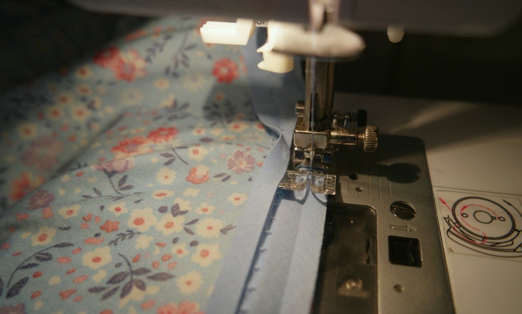 cherry blossom dress sewalong finishing the raw edges with bias binding 